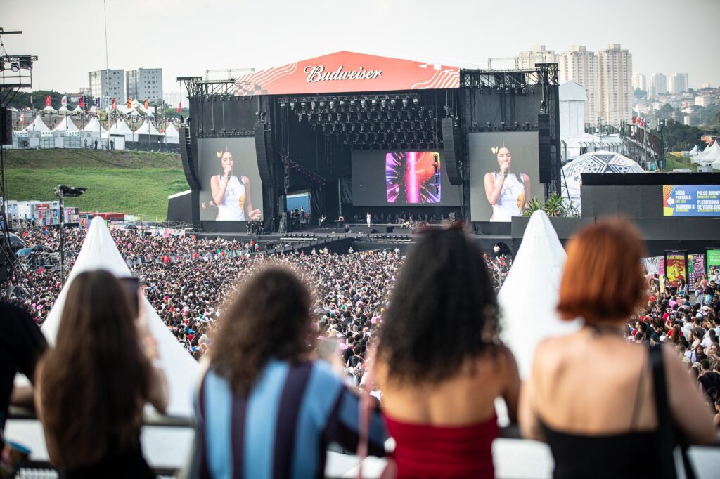 marina-faz-show-que-diverte-publico-do-lollapalooza,-mas-unica-grande-novidade-foi-deixar-hits-de-fora
