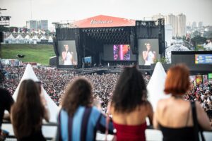 marina-faz-show-que-diverte-publico-do-lollapalooza,-mas-unica-grande-novidade-foi-deixar-hits-de-fora