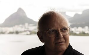 guilherme-arantes-faz-jus-a-medalha-ubc-que-ganhara-em-abril-pelo-conjunto-honroso-da-obra-ja-cinquentenaria