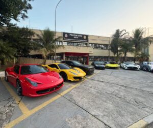 lamborghini,-mustang-shelby,-dodge-challenger,-ferrari-pista:-policia-apreende-14-carros-de-luxo-em-operacao-em-sp