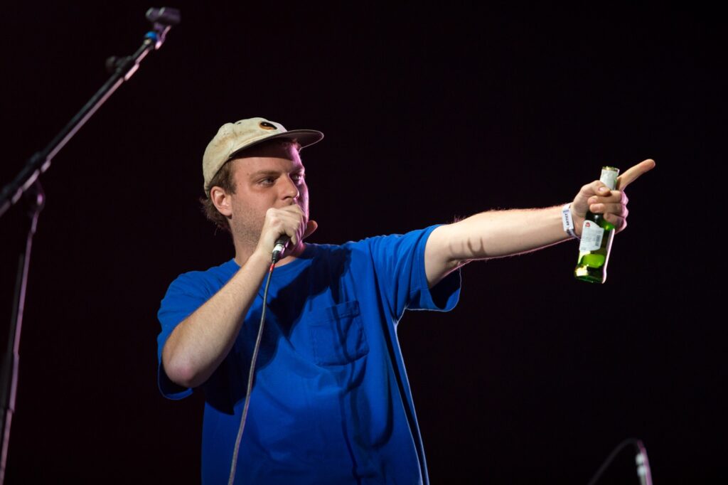 de-volta-ao-brasil,-mac-demarco-esta-sobrio,-tranquilao-e-ri-de-fama-de-‘sujo’:-‘eu-so-cheiro-a-cigarro’