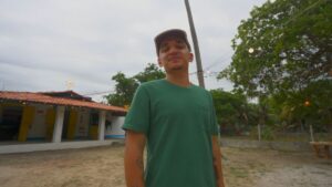 ‘casa-caranguejo-do-joao-gomes’:-com-estrada-de-terra-e-cavalo-no-quintal,-cantor-cria-‘refugio’-inspirado-na-casa-da-avo;-video