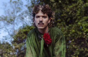 jader-alarga-eixo-estetico-e-transita-por-funk-e-pagode,-entre-ritmos-do-nordeste,-no-album-‘deixa-o-mundo-acabar’