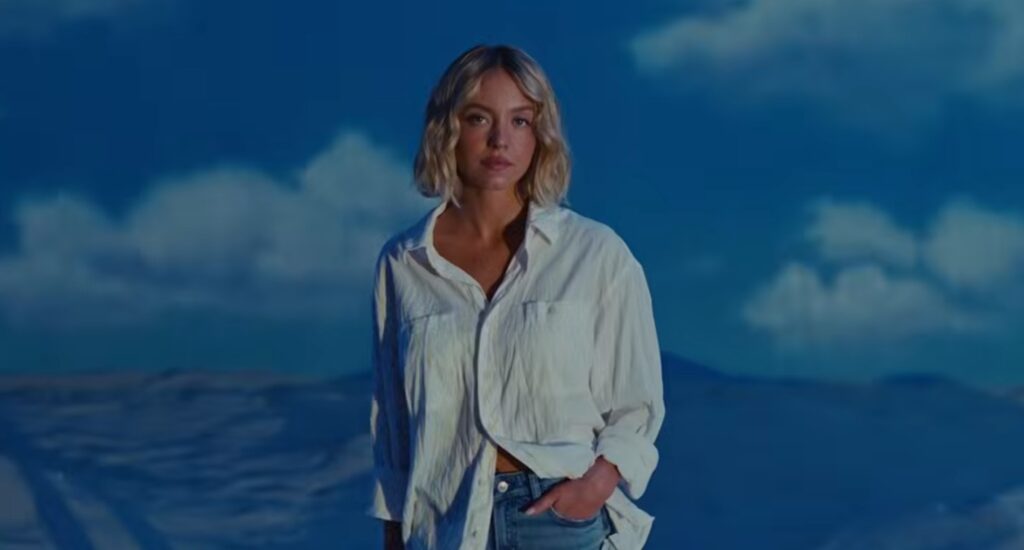 sydney-sweeney-volta-a-fazer-campanha-da-american-eagle-apos-polemica-sobre-eugenia-e-sexualizacao