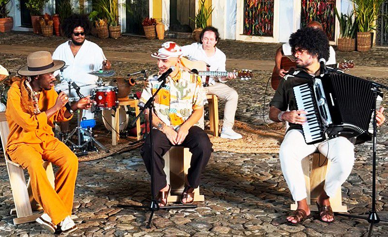 joao-gomes,-jota.pe-e-mestrinho-apresentam-em-maio-‘dominguinho-2’,-album-gravado-pelo-trio-em-salvador