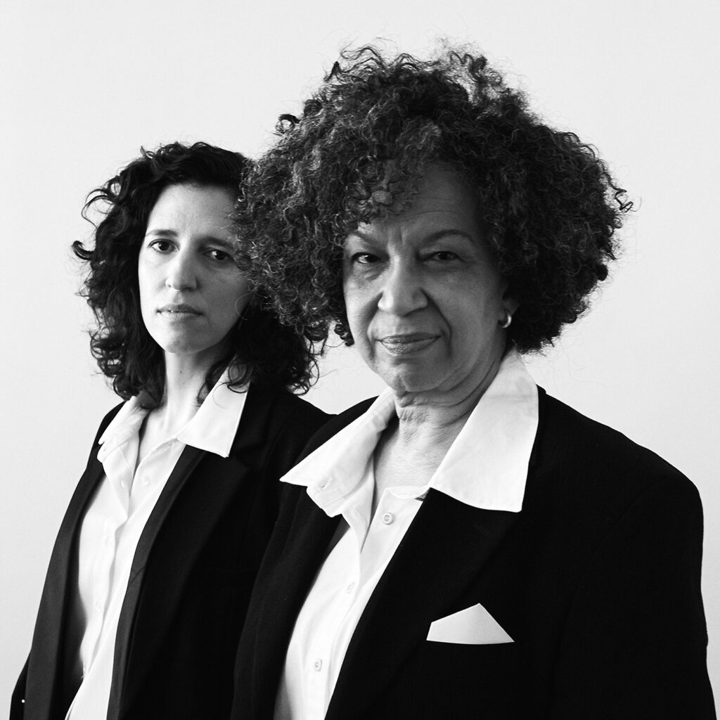 cantora-jucara-marcal-e-pianista-thais-nicodemo-se-afinam-nos-ruidos-que-(des)norteiam-o-album-‘dessemelhantes’