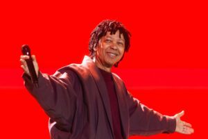 djavan-inclui-alguns-‘lados-b’-no-roteiro-(inteiramente-autoral)-de-sucessos-do-show-de-50-anos-de-carreira-do-artista