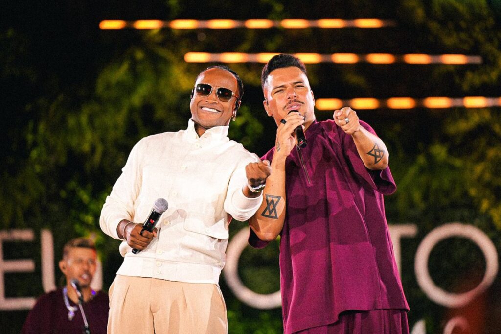 sorriso-maroto-canta-com-thiaguinho,-belo-e-xande-de-pilares-em-gravacao-de-show-no-rio-com-o-‘lado-b’-do-pagode
