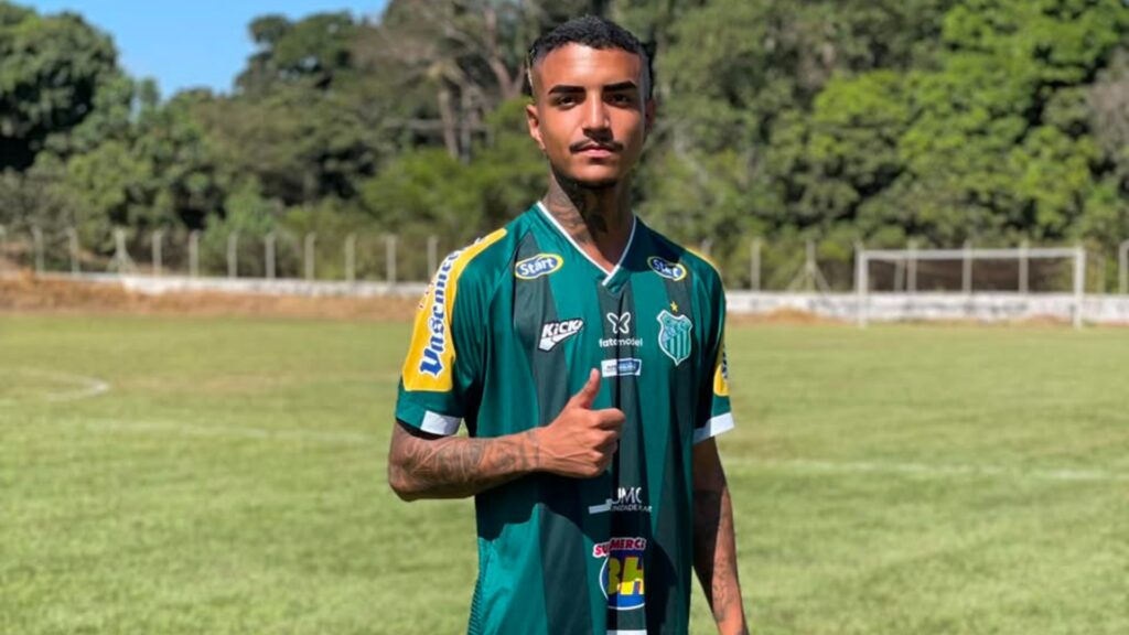 ex-jogador-que-tatuou-nome-de-neymar-no-rosto-teve-carreira-encerrada-apos-lesao-semelhante-a-do-atacante