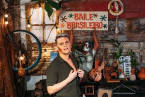 carlos-filho-segue-o-‘baile-brasileiro’-em-album-de-forro-com-temas-de-assisao,-humberto-teixeira-e-pinto-do-acordeon
