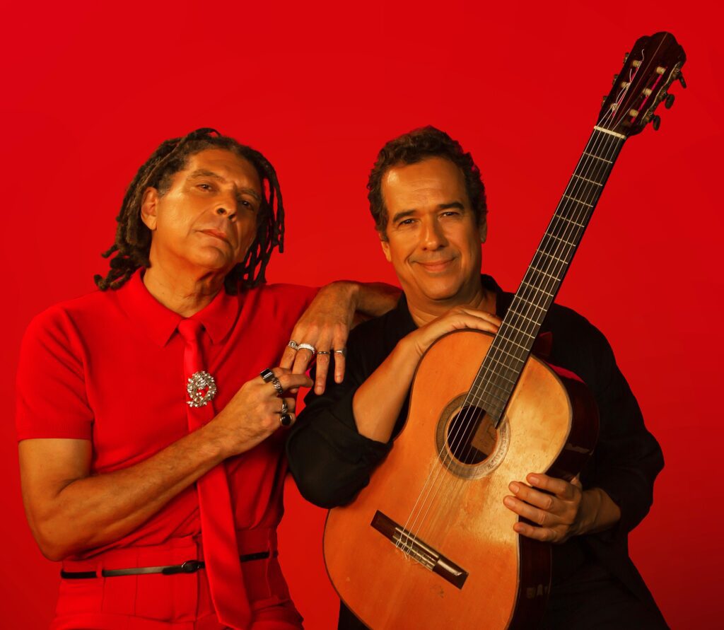 marcos-sacramento-e-ze-paulo-becker-reavivam-afrosambas,-apos-60-anos,-em-album-com-grandes-vozes-e-violoes