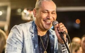 chrigor-e-internado-e-cancela-shows;-producao-informa-que-cantor-passara-por-uma-endoscopia-para-investigacao
