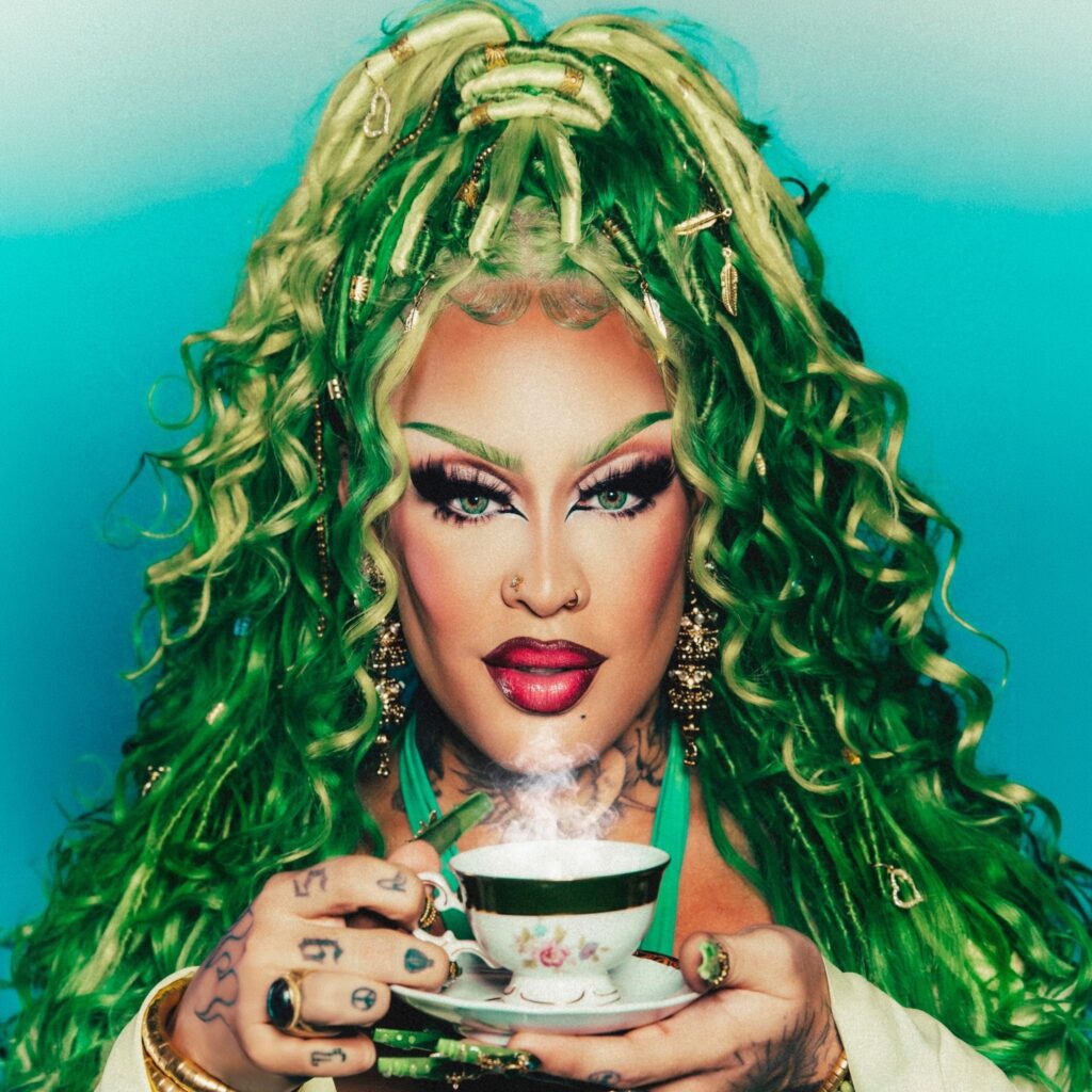 gloria-groove-serve-‘o-cha’-com-sabor-pop,-levada-de-reggae-e-o-gosto-amargo-deixado-por-single-sem-real-impacto