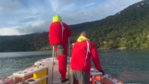 corpo-e-encontrado-no-mar-durante-operacao-de-buscas-por-desaparecido-em-ilhabela;-vitima-ainda-nao-foi-identificada