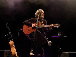 joyce-moreno-toma-partido-da-mpb-e-do-povo-brasileiro-no-alto-voo-musical-e-poetico-do-show-‘passarinho-urbano’