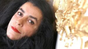 ‘aos-10-anos,-me-preparava-para-ser-prisioneira-politica’:-marjane-satrapi,-a-autora-que-retratou-transformacao-do-ira-sob-a-revolucao-islamica