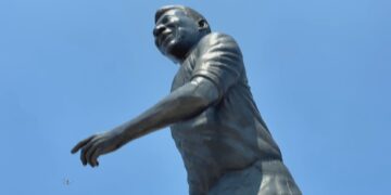 estatua-gigante-de-pele-e-instalada-em-cidade-do-mexico-que-recebera-jogos-da-copa-do-mundo-de-2026