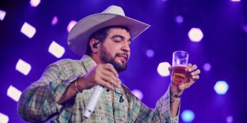 ‘nao-conseguiu-cantar-de-tao-bebado’:-como-excesso-de-alcool-nos-palcos-e-bastidores-afeta-rotina-dos-artistas