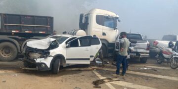video:-neblina-e-fumaca-de-secador-de-cafe-provocam-engavetamento-com-6-veiculos-e-5-pessoas-ficam-feridas-no-es