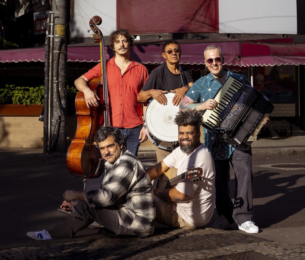 pedro-miranda-e-forro-da-gavea-seguem-o-baile-nordestino-em-album-feito-como-se-o-baiao-ainda-fosse-a-danca-da-moda