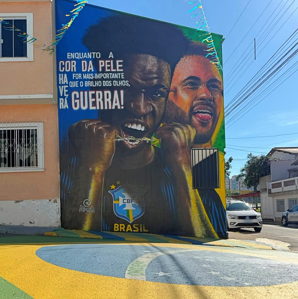 antes-da-estreia-da-selecao-brasileira,-neymar-ganha-lugar-de-virginia-em-mural-com-vini-jr.-que-virou-‘ponto-turistico’-em-mg