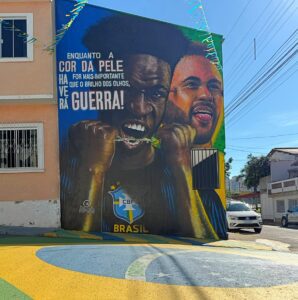 antes-da-estreia-da-selecao-brasileira,-neymar-ganha-lugar-de-virginia-em-mural-com-vini-jr.-que-virou-‘ponto-turistico’-em-mg