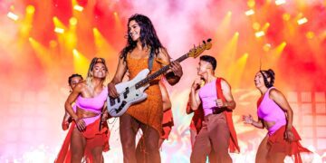 lucy-alves-divide-‘banquete-de-signos’-na-praia-com-elba-ramalho-em-album-ao-vivo-que-traz-tres-hits-de-amelinha