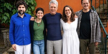 aos-82-anos,-chico-buarque-tem-obra-remodelada-ao-feitio-sofisticado-dos-escafandristas-no-album-do-quarteto