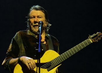 lenine-apresenta-o-show-‘eita’-no-rio-de-janeiro-com-coesao,-som-perfeito-e-tres-parceiros-fundamentais-na-plateia