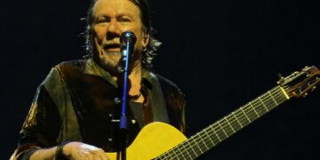 lenine-apresenta-o-show-‘eita’-no-rio-de-janeiro-com-coesao,-som-perfeito-e-tres-parceiros-fundamentais-na-plateia