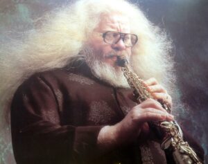 hermeto-pascoal,-que-faria-90-anos,-resiste-na-memoria-nacional-como-simbolo-da-musica-livre-e-inclassificavel