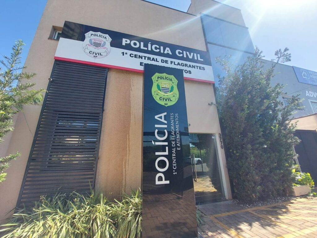 mulher-perde-r$-17-mil-apos-receber-ligacoes-de-video-de-falso-advogado-e-enviar-fotografias-dos-cartoes