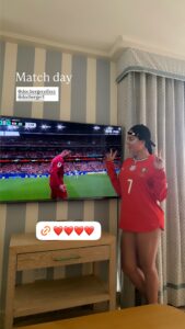 noiva-de-cristiano-ronaldo,-atriz-de-‘esquadrao-suicida’-e-modelo-sara-sampaio-celebram-goleada-de-portugal;-veja
