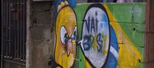sem-asfalto,-moradores-adaptam-tradicao-das-ruas-pintadas-para-a-copa-em-comunidade-de-cidade-tiradentes