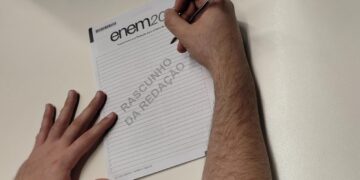 4-das-10-das-redacoes-nota-mil-do-enem-2025-geraram-divergencias-entre-os-corretores;-uma-delas-recebeu-600-e-760-na-‘1a-instancia’