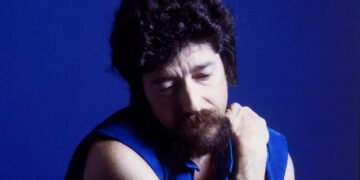 raul-seixas-canta-rolling-stones-em-single-inedito-que-integra-tres-reedicoes-produzidas-para-os-81-anos-do-artista