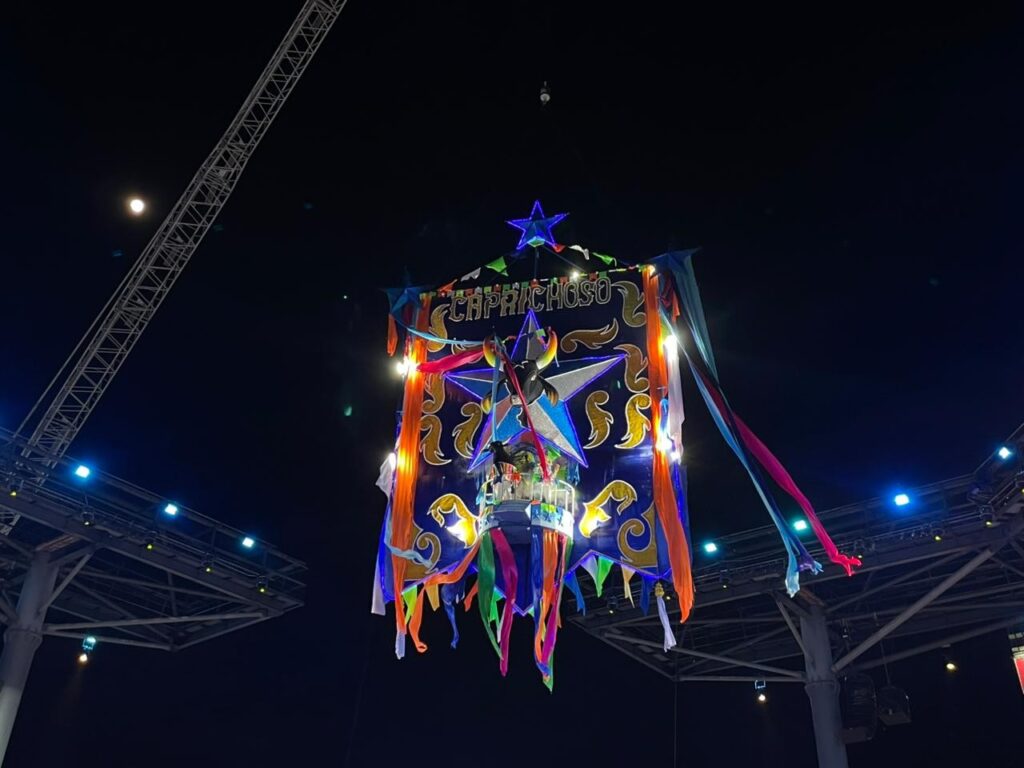caprichoso-abre-ultima-noite-do-festival-de-parintins-exaltando-a-resistencia-do-boi-bumba-e-dos-povos-da-amazonia