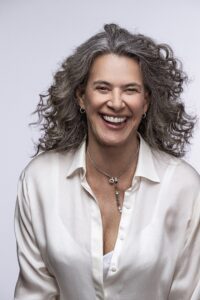 simone-busca-renovacao-em-show-que-estreara-em-agosto-com-arranjos-e-direcao-musical-de-ana-frango-eletrico