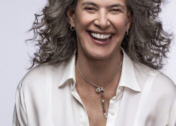 simone-busca-renovacao-em-show-que-estreara-em-agosto-com-arranjos-e-direcao-musical-de-ana-frango-eletrico