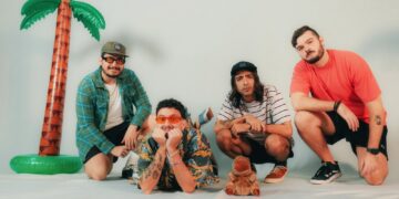 melton-sello-cria-narrativa-pop-punk-no-primeiro-album,-‘opa!’,-lancado-oito-anos-apos-a-formacao-da-banda-carioca