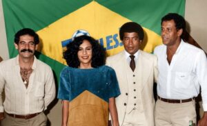 relembre-como-gal-costa-entrou-em-campo-ha-40-anos-para-incentivar-a-selecao-brasileira-na-copa-de-1986
