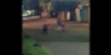 video-mostra-adolescente-agredindo-irmaos-de-2-e-5-anos-em-ms;-mae-e-presa-por-abandono-de-incapaz