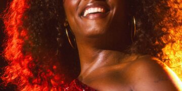 consagracao-de-liniker-na-turne-‘bye-bye-caju’-mostra-que-e-possivel-ser-popstar-e-seguir-a-propria-cartilha