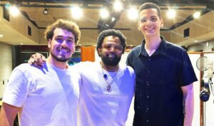 xande-de-pilares-avaliza-album-em-que-ian-coury-e-igor-souza-propoem-‘novos-caminhos’-para-o-choro-e-o-samba