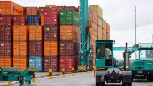tarifaco-dos-eua-pode-impactar-em-mais-de-meio-bilhao-de-dolares-em-exportacoes-no-rs,-diz-levantamento