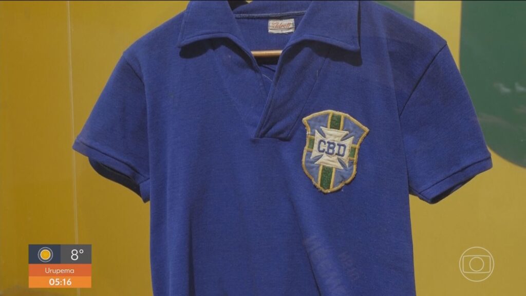 reliquia-da-selecao-brasileira:-camisa-de-pele-da-final-da-copa-de-1958-e-vendida-por-r$-25-milhoes-em-leilao