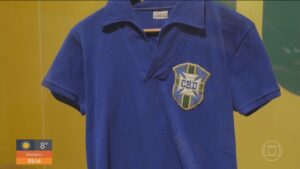 reliquia-da-selecao-brasileira:-camisa-de-pele-da-final-da-copa-de-1958-e-vendida-por-r$-25-milhoes-em-leilao