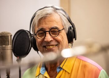 sem-por-os-pes-no-chao,-ivan-lins-se-confirma-bamba-ao-seguir-a-propria-cadencia-no-album-‘sambadouro’