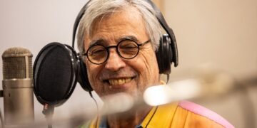 sem-por-os-pes-no-chao,-ivan-lins-se-confirma-bamba-ao-seguir-a-propria-cadencia-no-album-‘sambadouro’