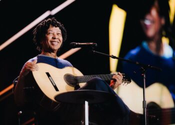 djavan-faz-a-felicidade-e-o-delirio-dos-mortais-ao-estrear-no-rio-de-janeiro-o-show-da-turne-dos-50-anos-de-sucesso